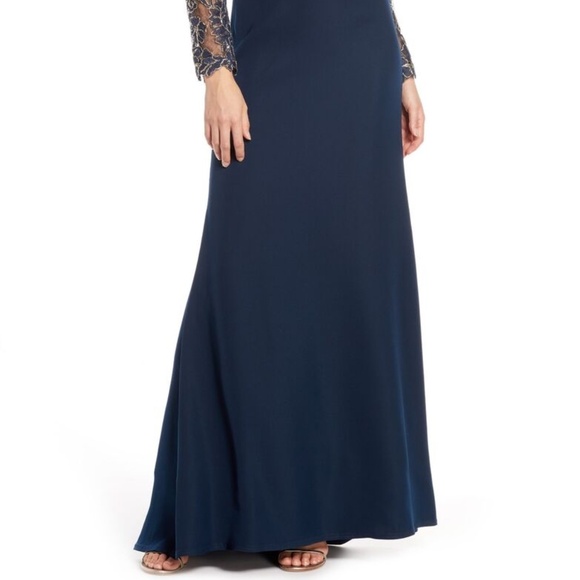 Tadashi Shoji Darya embroidered crepe gown in navy/gold size 4. - Picture 2 of 4